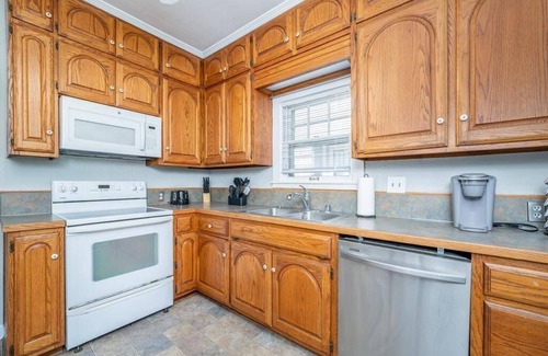 Wichita House | 3 Bed 1.5 Bath Home By College Hill & Hospitals