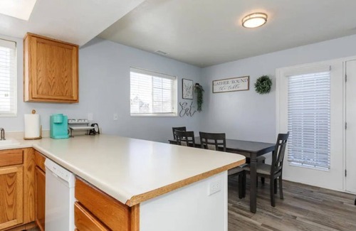 Logan House | 3 Bed, 1.5 bath Townhouse Close to USU & Main Street