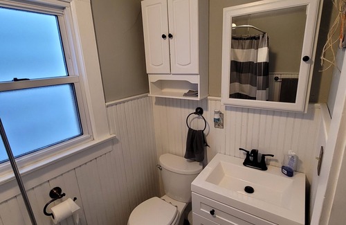 Evansville House | 3 bed 1 bath close to all the things
