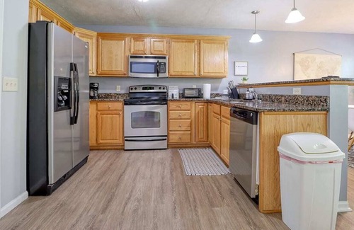 Lincoln House | 3 Bed, 2.5 Bath| Cozy Retreat |8 Guests