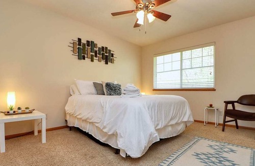 Lincoln House | 3 Bed, 2.5 Bath| Cozy Retreat |8 Guests