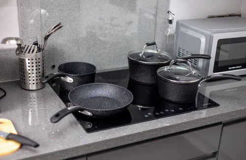 Leeds House | 3 Bed 2.5 Bath | Free Parking | WiFi | Master En-suite | Fussball Table | Garden