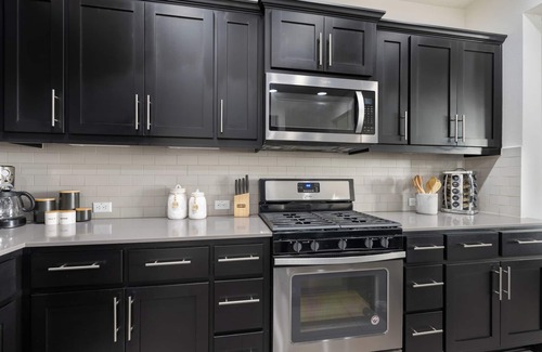 McNeil House | 3 bed 2.5 bath Town home, Walk to light train, easy access to downtown Austin!