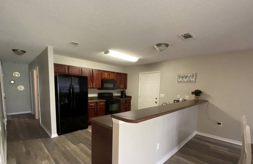 Baker House | 3 Bed/ 2 Bath/ 1 CG Updated Townhome
