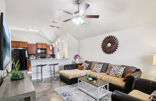 Copperas Cove House | 3-bed, 2-bath, an office, WiFi, fenced backyard and short drive to fort Cavazos