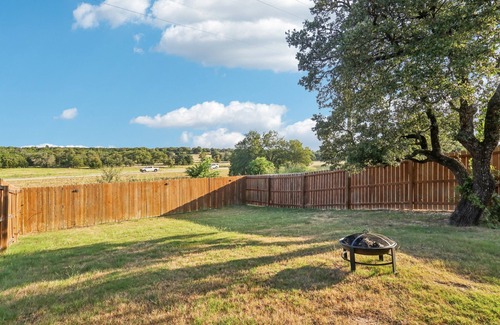 Copperas Cove House | 3-bed, 2-bath, an office, WiFi, fenced backyard and short drive to fort Cavazos
