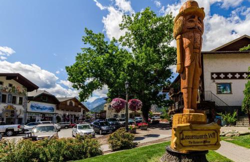 Downtown Leavenworth Apartment | 3 Bed 2 Bath Apartment in Leavenworth