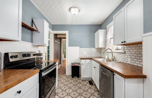 Wichita House | 3 Bed 2 Bath by College Hill w/Fitness Room