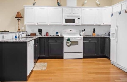 Carrabelle House | 3-bed, 2-bath condo Carrabelle, Fl/pool/fishing