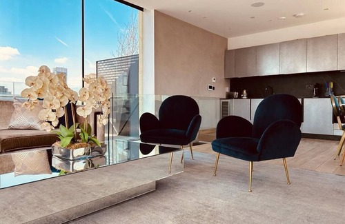 Shoreditch Apartment | 3 Bed 2 Bath Penthouse in the heart of London with large Terrace with city view