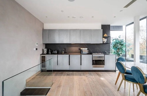 Shoreditch Apartment | 3 Bed 2 Bath Penthouse in the heart of London with large Terrace with city view