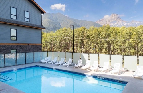 Dead Man's Flats Condo | 3 Bed/2 Bath Sparrowhawk Lodge-TopFloor-Creekside