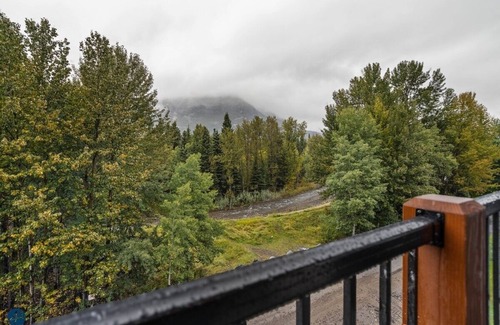 Dead Man's Flats Condo | 3 Bed/2 Bath Sparrowhawk Lodge-TopFloor-Creekside