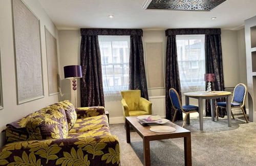 Marylebone Apartment | 3 Bed/3.5 Bath Brand New Duplex, AC, Marylebone