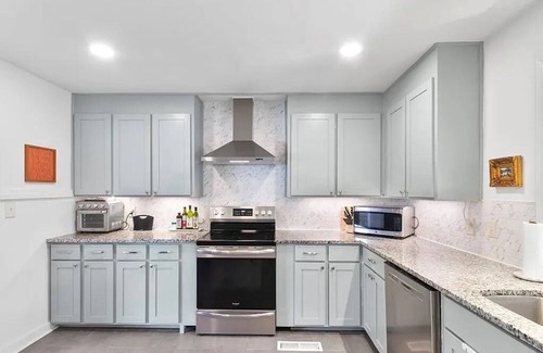 Tuscaloosa House | 3-bed, 3-bath home - 2 miles from Bryant Denny Stadium. Perfect for football!