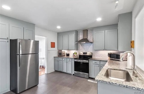 Tuscaloosa House | 3-bed, 3-bath home - 2 miles from Bryant Denny Stadium. Perfect for football!