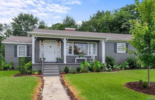 Tuscaloosa House | 3-bed, 3-bath home - 2 miles from Bryant Denny Stadium. Perfect for football!