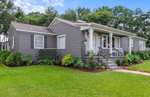 Tuscaloosa House | 3-bed, 3-bath home - 2 miles from Bryant Denny Stadium. Perfect for football!