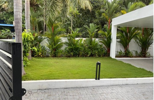Thiruvananthapuram House | 3 bed 3 bath, 2 kitchen, executive villa in Kowdiar, Trivandrum, Keralan