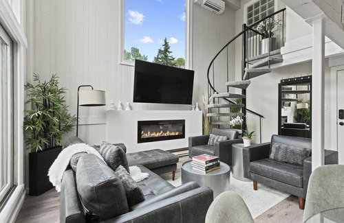 Aspen Condo | 3 Bed/3 Bath In Town Aspen Luxury King & 2 Queen Bed W/D AC Parking Balcony Wifi