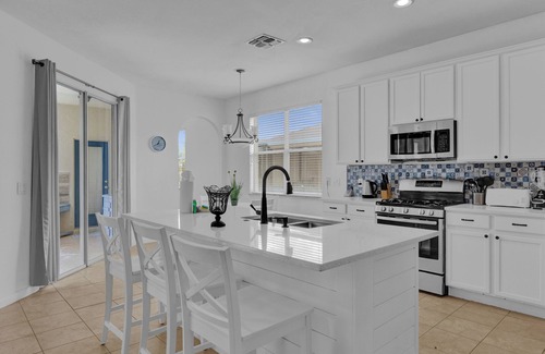 Trafalgar Village House | 3 Bed,3 Bath Reading Room and South Facing Pool and Spa 4958TV