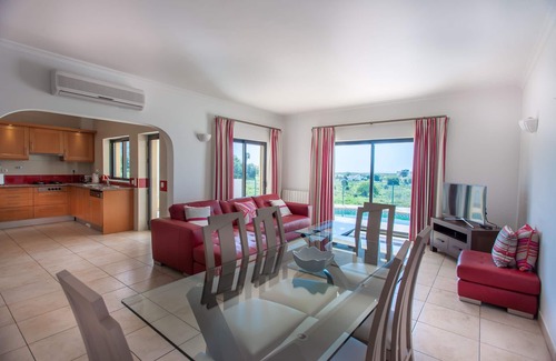 Albardeira Villa | 3 bed, 3 bathroom villa with private pool. Sea view and BBQ area.
