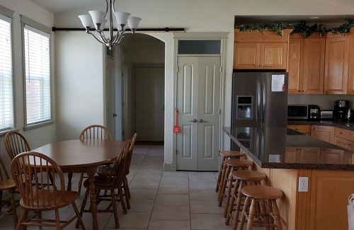 Farmington House | 3 Bed, 4 Bath, 2-Story House in Great Neighborhood