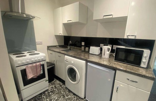 Merthyr Tydfil Apartment | 3 Bed Apartment - Sleeps 6 - Free Parking, Wifi