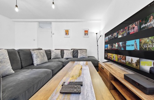Hackney Apartment | 3 Bed Apt near Broadway Market with parking