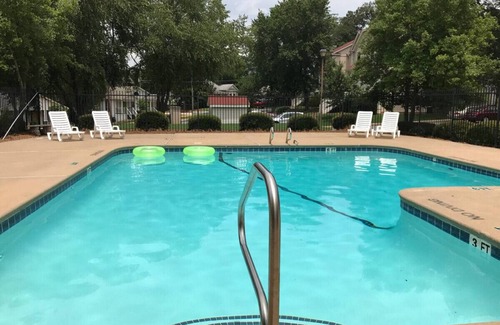 Athens Apartment | 3-Bed Athens Getaway right near UGA! Pool, Parking, SmartTV