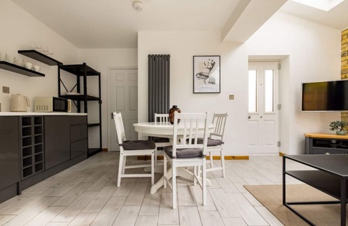 Thornton Apartment | 3 Bed Balcony Flat in Nine Elms