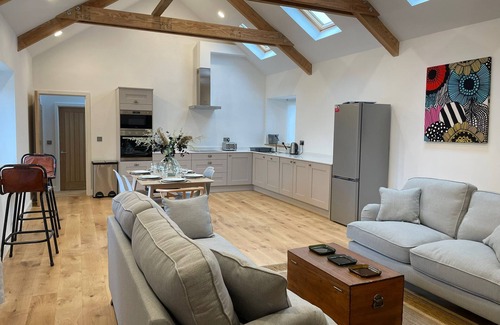 Newton Ferrers Cottage | 3 Bed Barn Conversion - 2 minutes to Mothecombe Beach. Dog & Children Friendly!