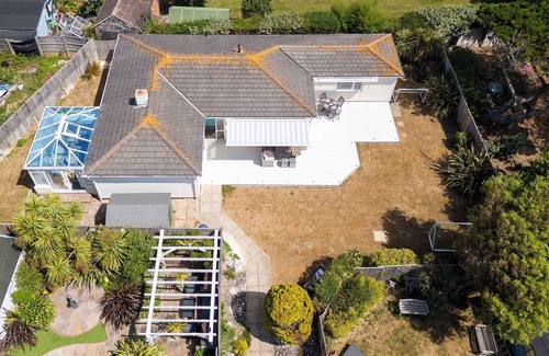 East Wittering House | 3-Bed Beach Bungalow & Garden, 150m to Sea