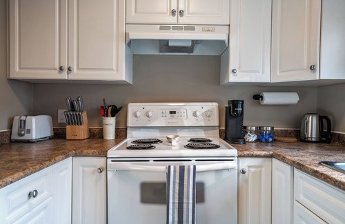 East Village Condo | 3-Bed by River, AC, Free Parking, Near Saddledome