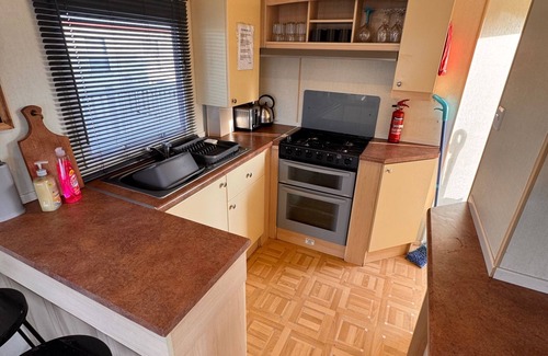 Rhyl Ski Chalet | 3 Bed Caravan, 8 Berth, Pet Friendly, Parking