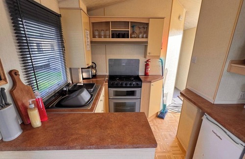 Rhyl Ski Chalet | 3 Bed Caravan, 8 Berth, Pet Friendly, Parking