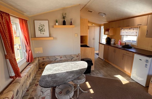 Towyn Ski Chalet | 3 Bed Caravan - Side gated decking, WiFi, Pets
