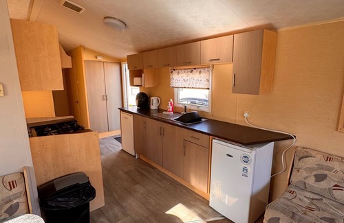Towyn Ski Chalet | 3 Bed Caravan - Side gated decking, WiFi, Pets