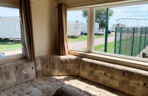 Colchester House | 3 Bed Caravan-Sleeps 6-Pet Friendly-Near the Beach