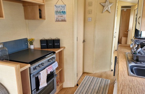 Chapel Saint Leonards Ski Chalet | 3-Bed Caravan - Sleeps 8 - Pool Onsite - PetsOK