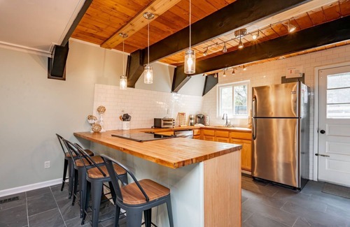 Oakland House | 3-bed, charming modernized cottage tucked into wooded hillside in Deep Creek, MD