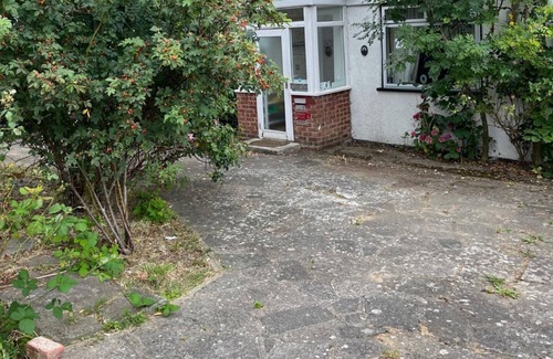 Cray Valley East Cottage | 3 Bed Cottage Retreat - Private Garden & Parking