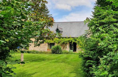 Beaucoudray House | 3 Bed Cottage Sleeps 6 - Enclosed Patio -Fireplace
