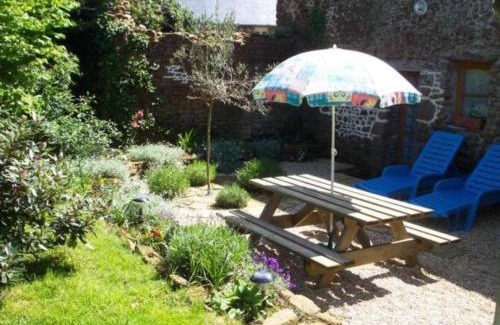 Saint-Simeon House | 3 Bed Cottage - Sleeps 5 - Garden - Parking - Wifi