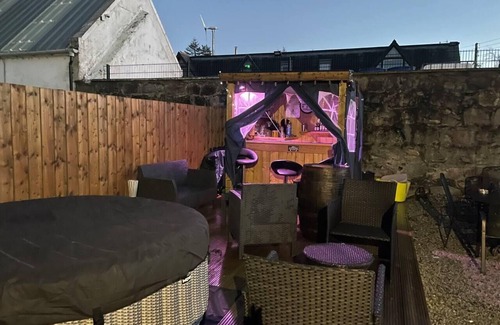 Aberdeen Cottage | 3 Bed Cottage -Sleeps 5-Pets-HotTub-Bar-Smoking