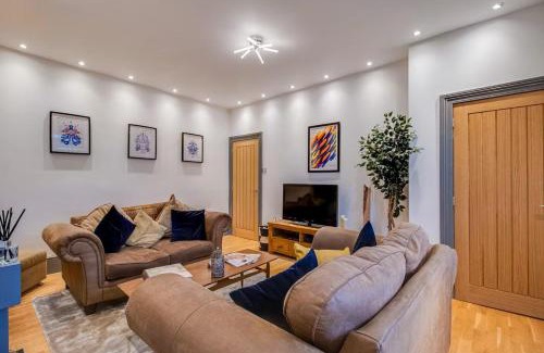Meltham House | 3-Bed Countryside Retreat, Family & Pets , Sleeps 5