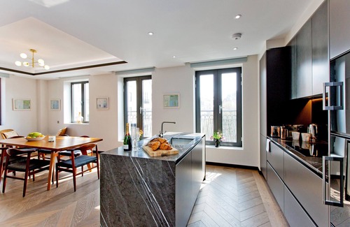 Soho Apartment | 3-bed Deluxe 517