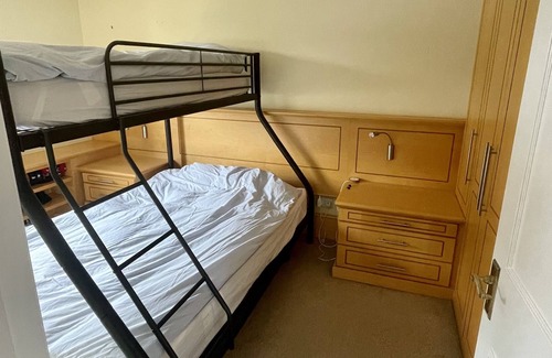 Ravenscourt Park House | 3 bed family home Central London river front with Premier League soccer tickets