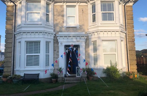 Ryde Apartment | 3 Bed Flat - Sleeps 5 - Garden - Parking - Wifi