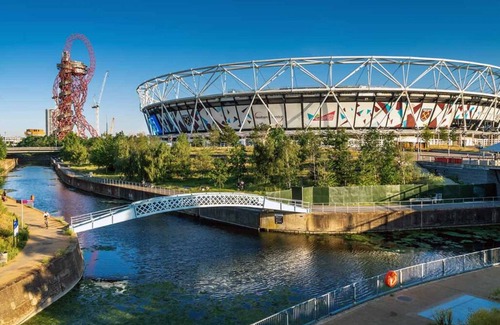 Stratford and New Town Apartment | 3 bed Flat With Great View and air Cooling System